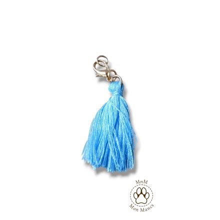 Világoskék rojt charm 